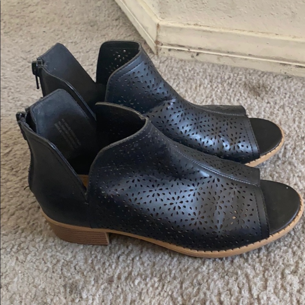 A beautiful black bootie shoe